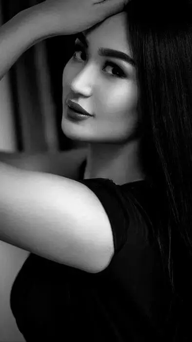 Escort Model Adel