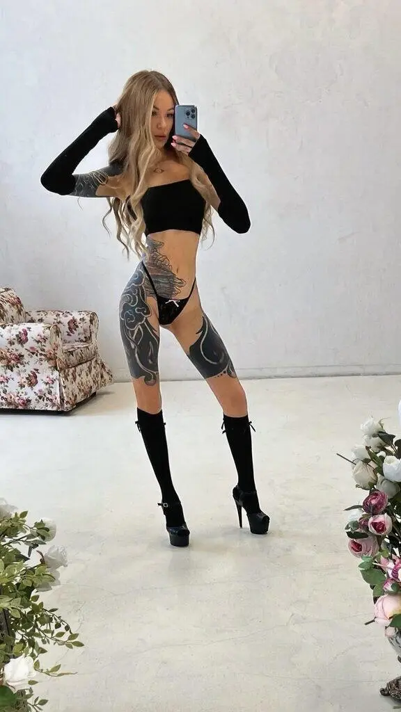 Escort Model Eva Angel