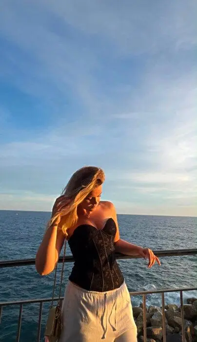 Escort Model Jul