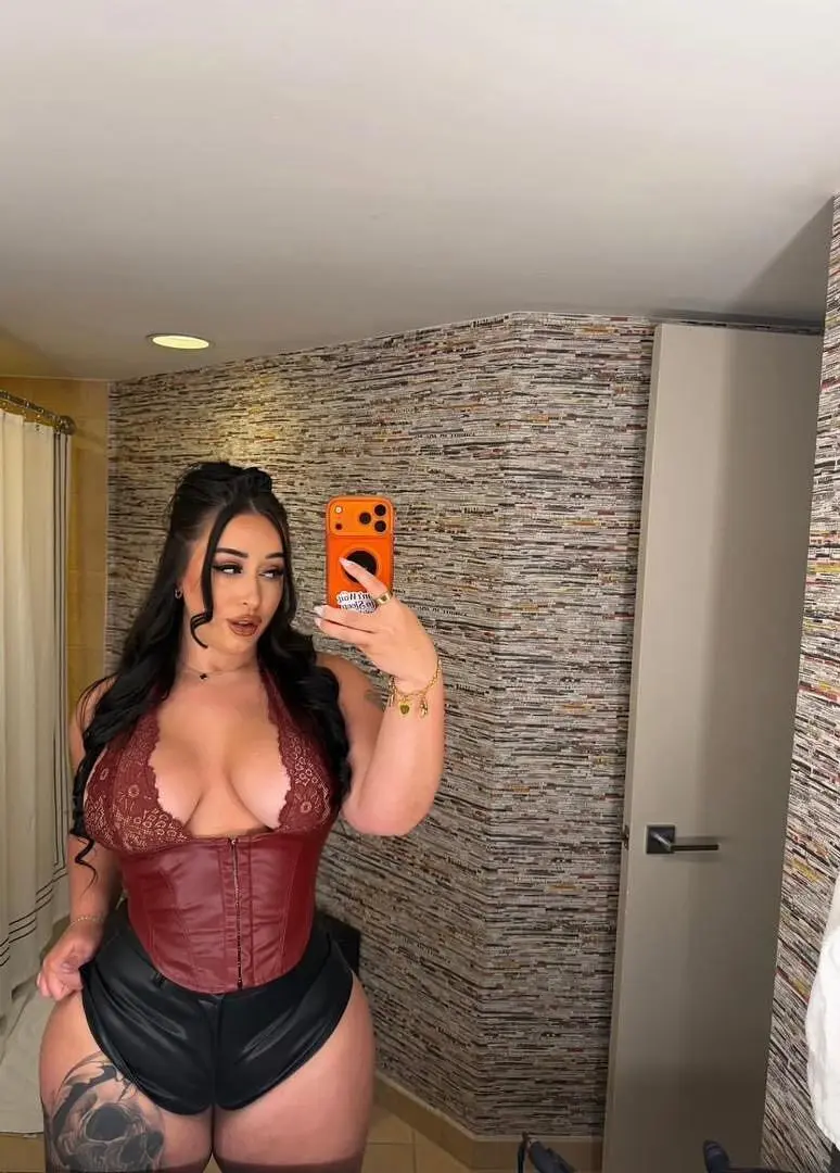 Escort Model Karina