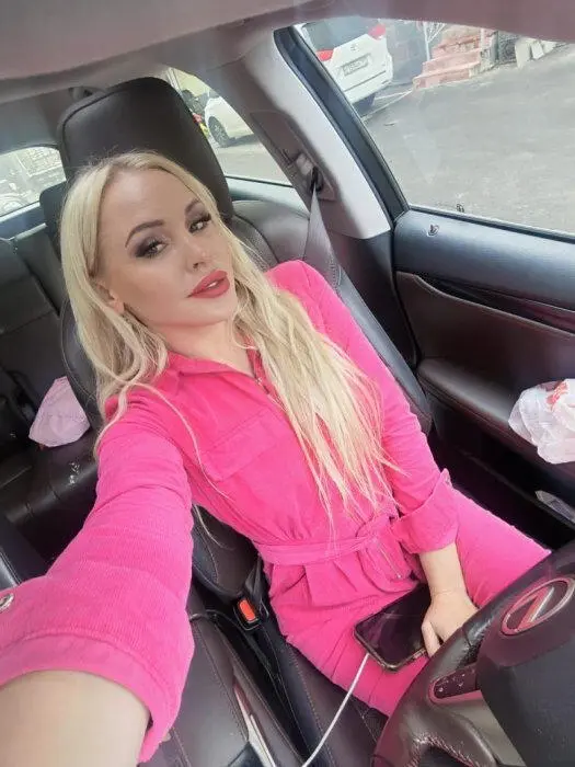 Escort Model Lola Taylor