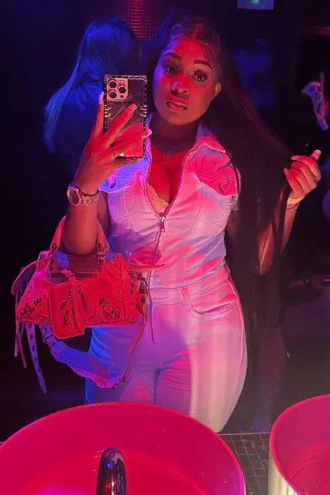 Escort Model Naomi Lux