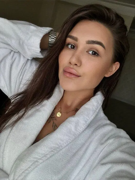 Escort Model Oliviya