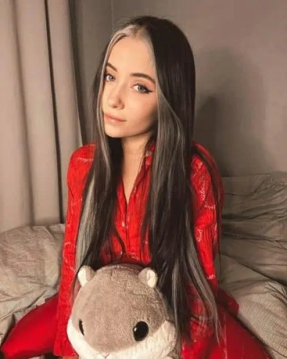 Escort Model Scarlet